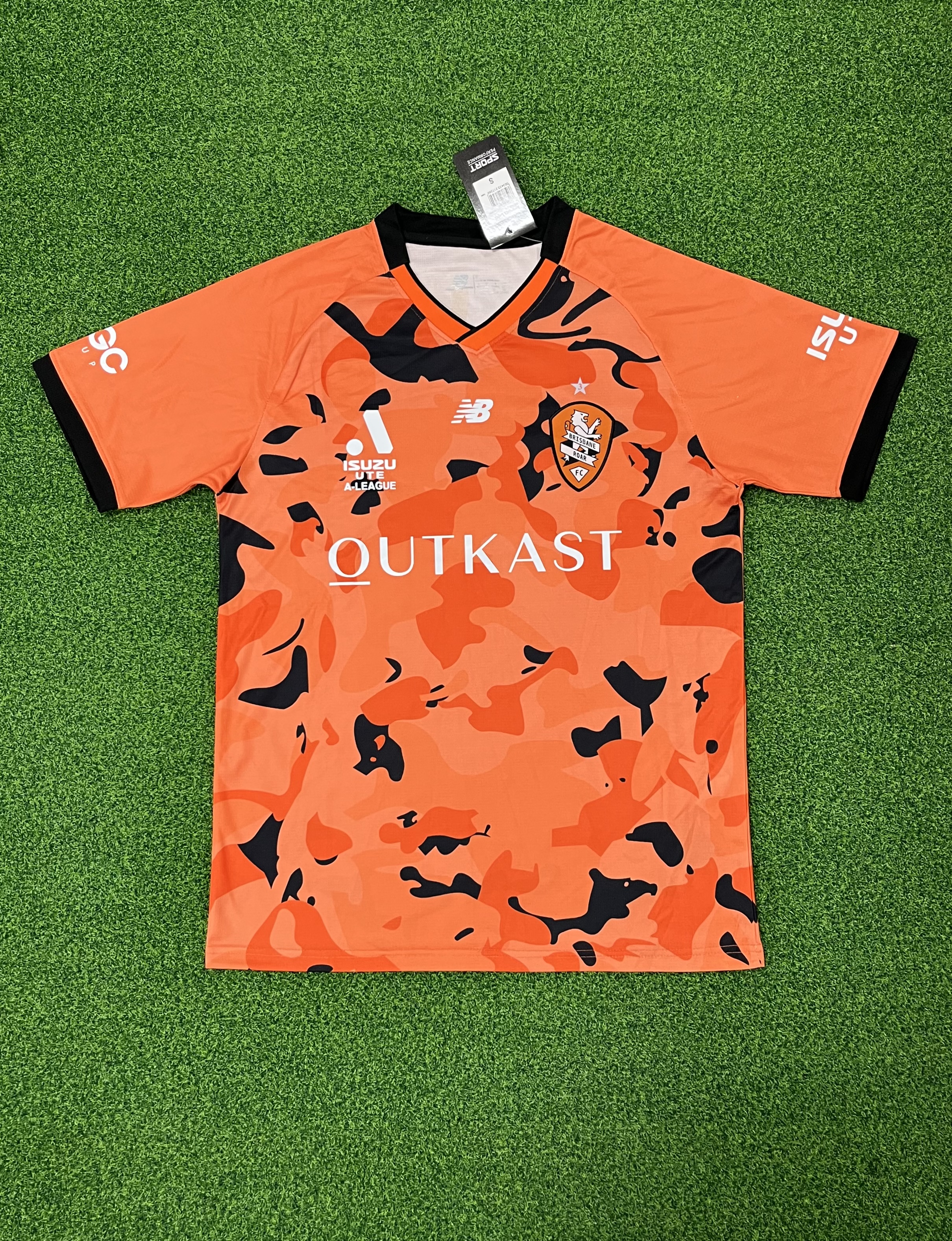 2425 Brisbane Roar home  jersey.Player embroidery version