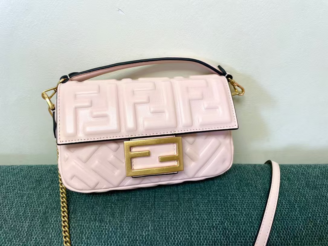 TOP FENDI FENDI Baguette Chain Bag 19*4*10cm - 6 Colour
