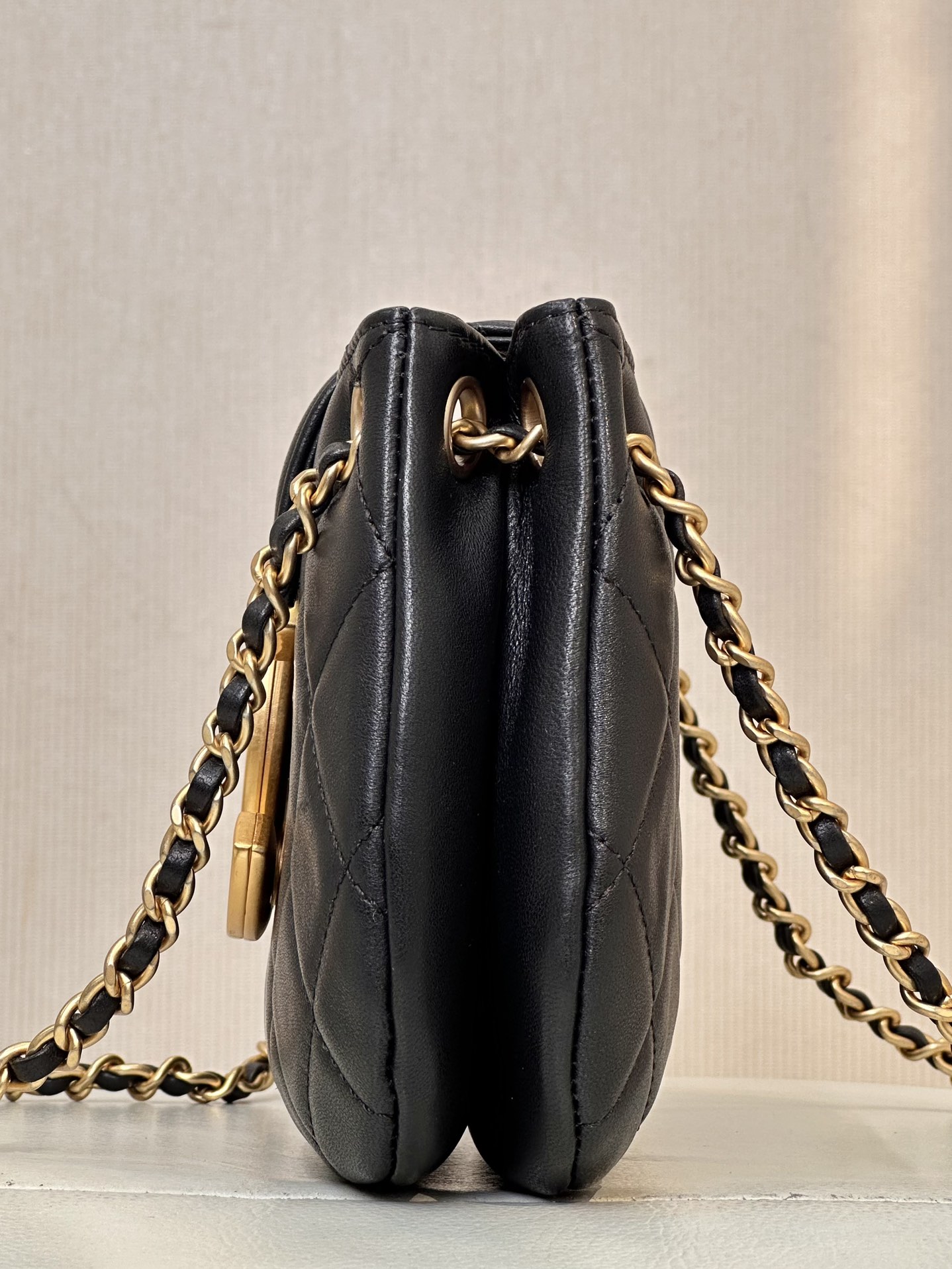 TOP CHANEL Retro Metal LOGO Leather Rhombus Bag 21×14×5cm - GHW&Black