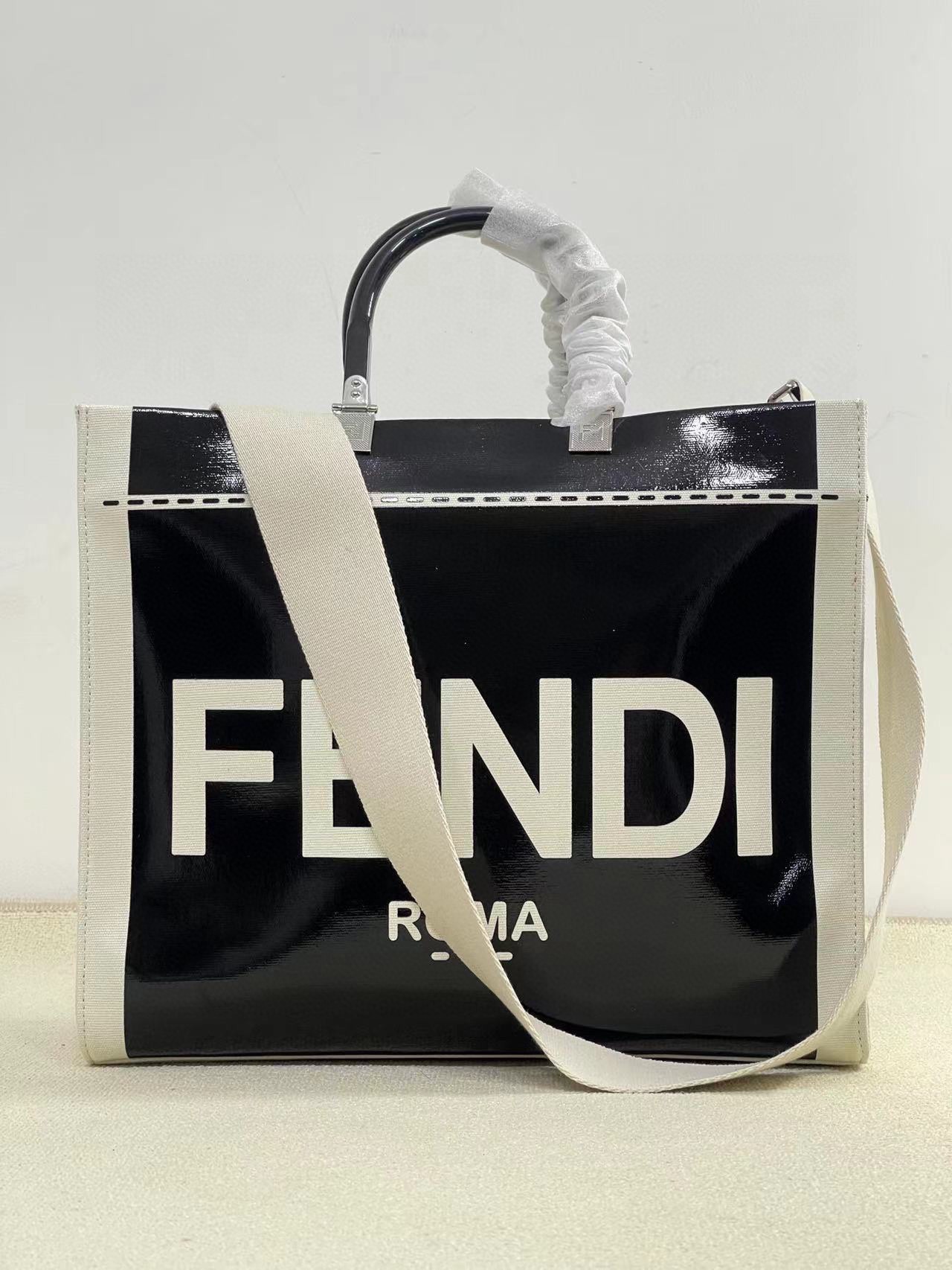 TOP FENDI Natural Canvas Bottom Material Sunshine Tote Bags 35x31x17cm - Black