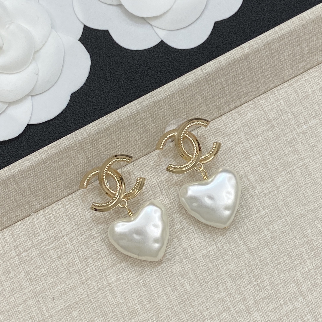 TOP CHANEL Earrings - Gold