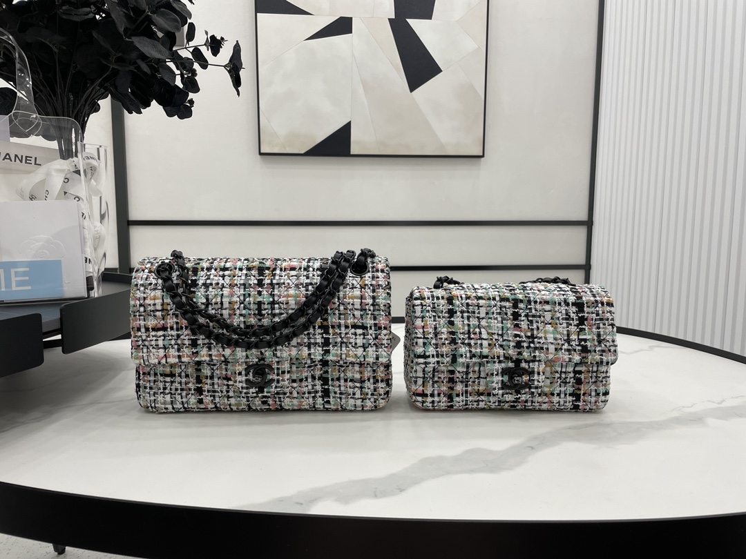 TOP CHANEL Classic Flap Bags - 20cm/25cm