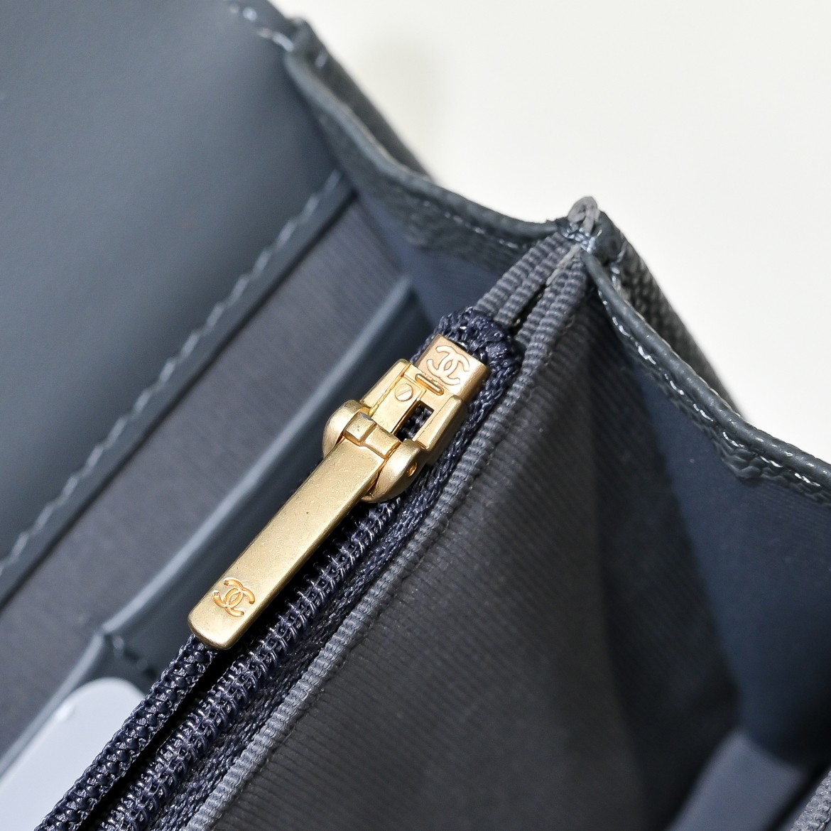 TOP CHANEL WOC Bag with CC Logo Handle Calfskin 18.5 cm - Gray