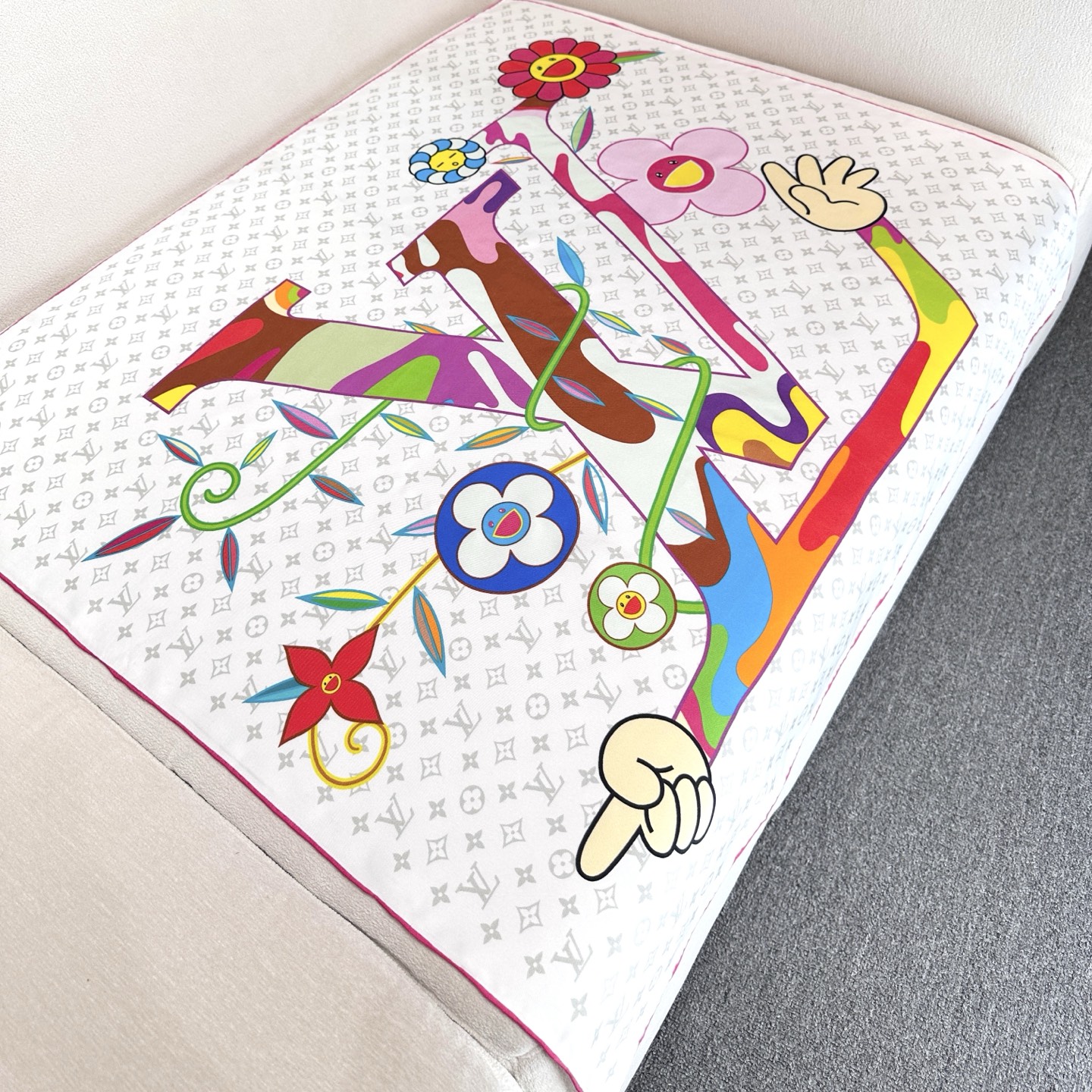 TOP Louis Vuitton LV x TM Monogram Superflat Silk Square Scarf 90 x 90 cm - 2 Colors