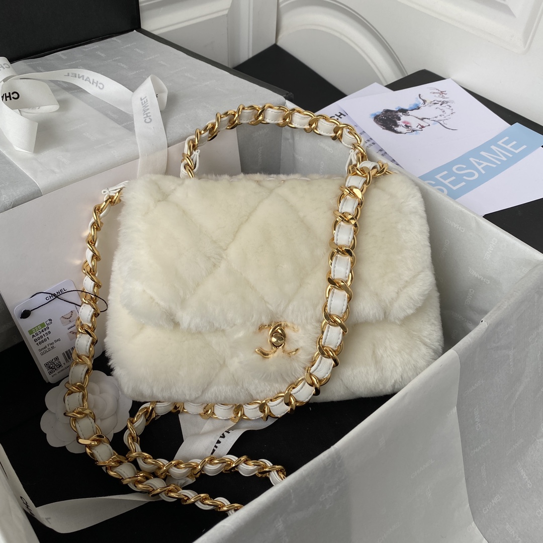 TOP CHANEL Classic Flap Bag Wool 18 X 23 X 9 cm - White & GHW