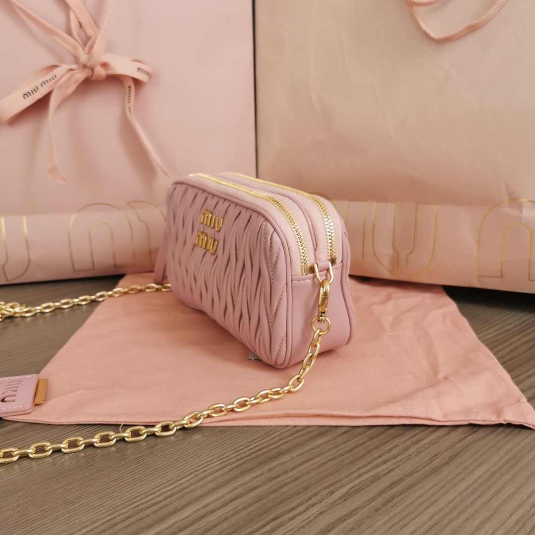 TOP Miu Miu Lambskin Matelasse Embroidered Metal Chain Double Zip Camera Bag 18 x 10 x 5 cm - 3 Color