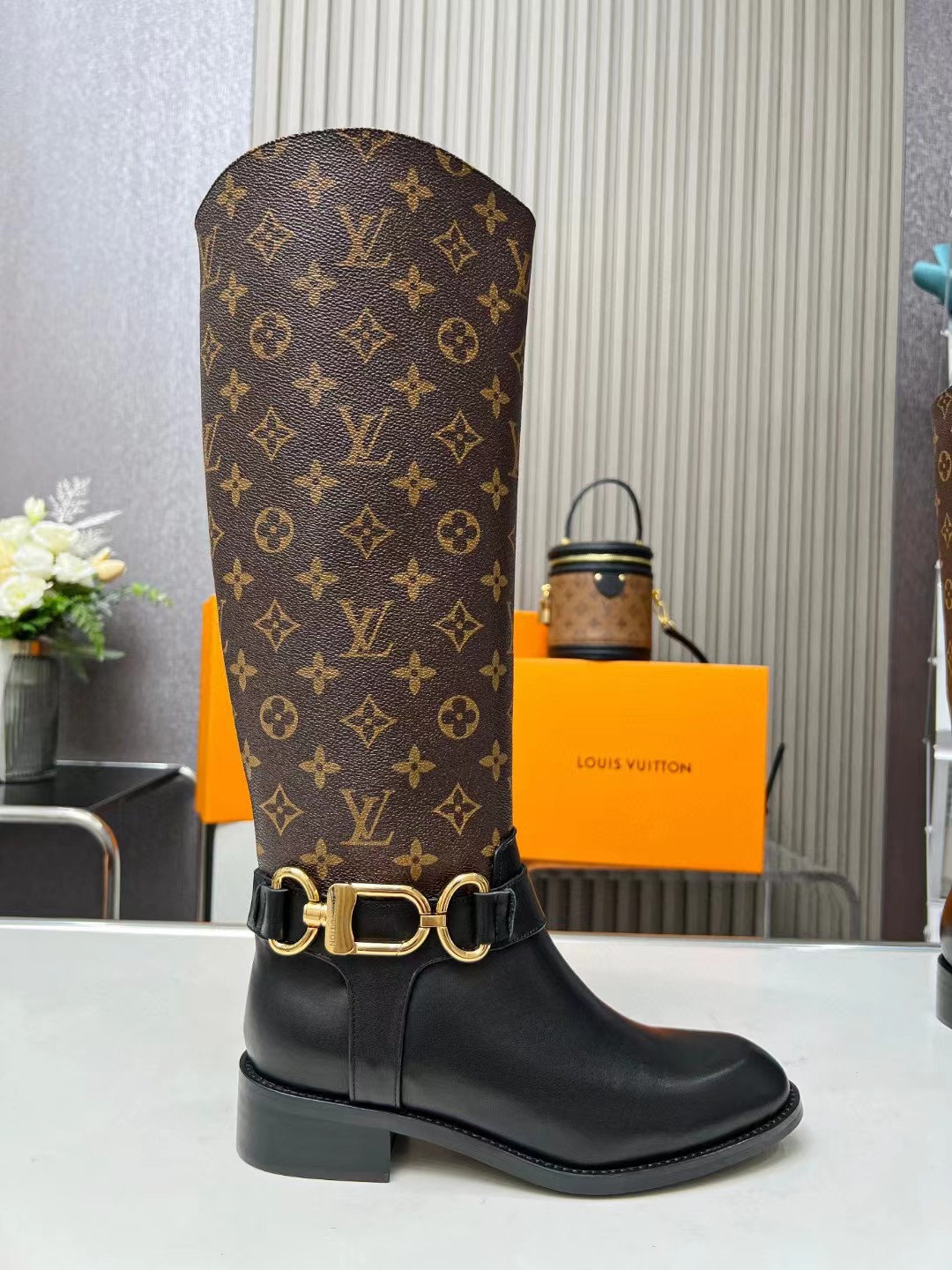 TOP Louis Vuitton LV Leather Sleeve Boots