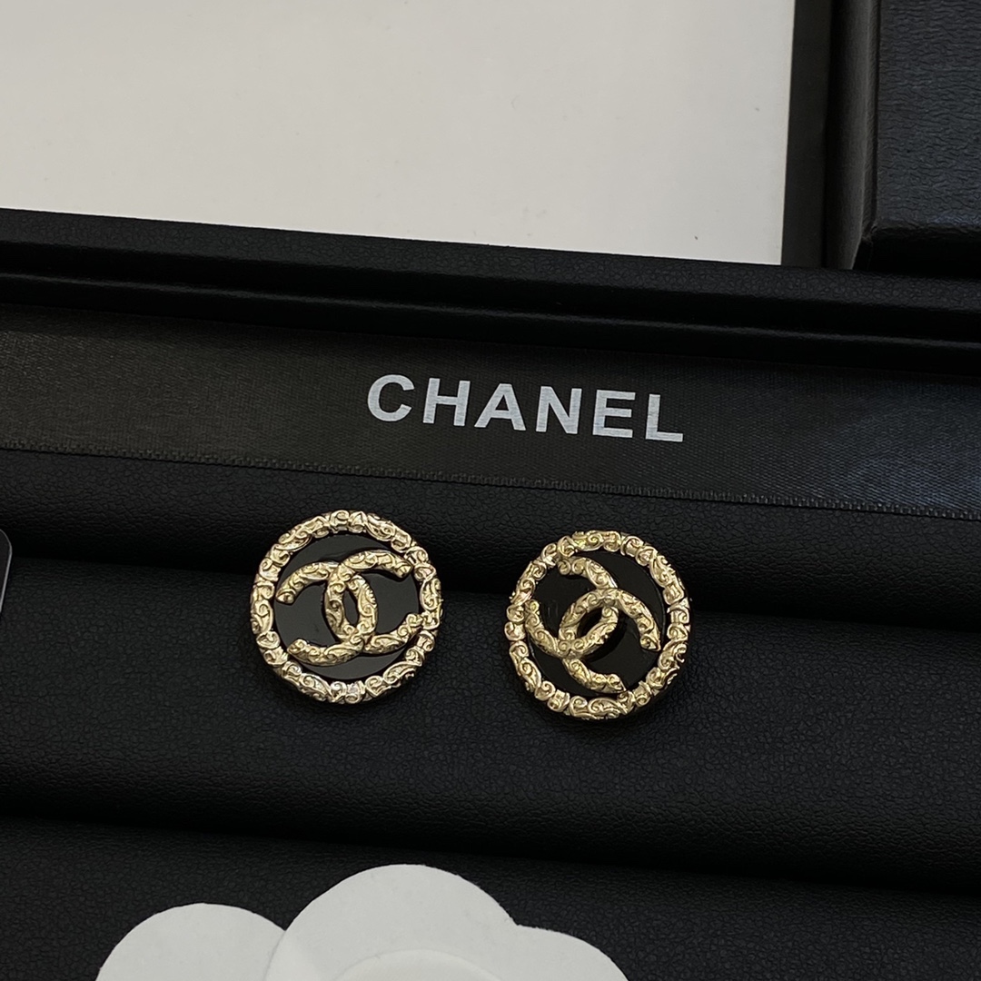 TOP CHANEL Earrings - Gold