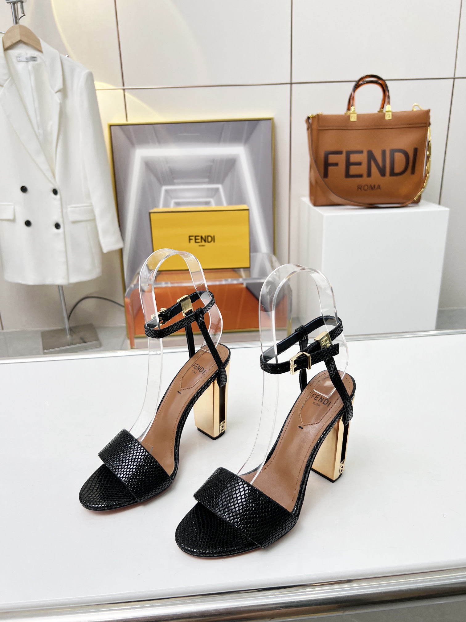 TOP FENDI Premium Round Toe Sandals - 3 Colors