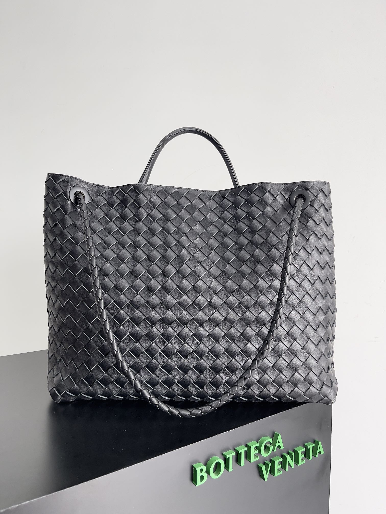 TOP Bottega Veneta BV Andiamo Bags - Black
