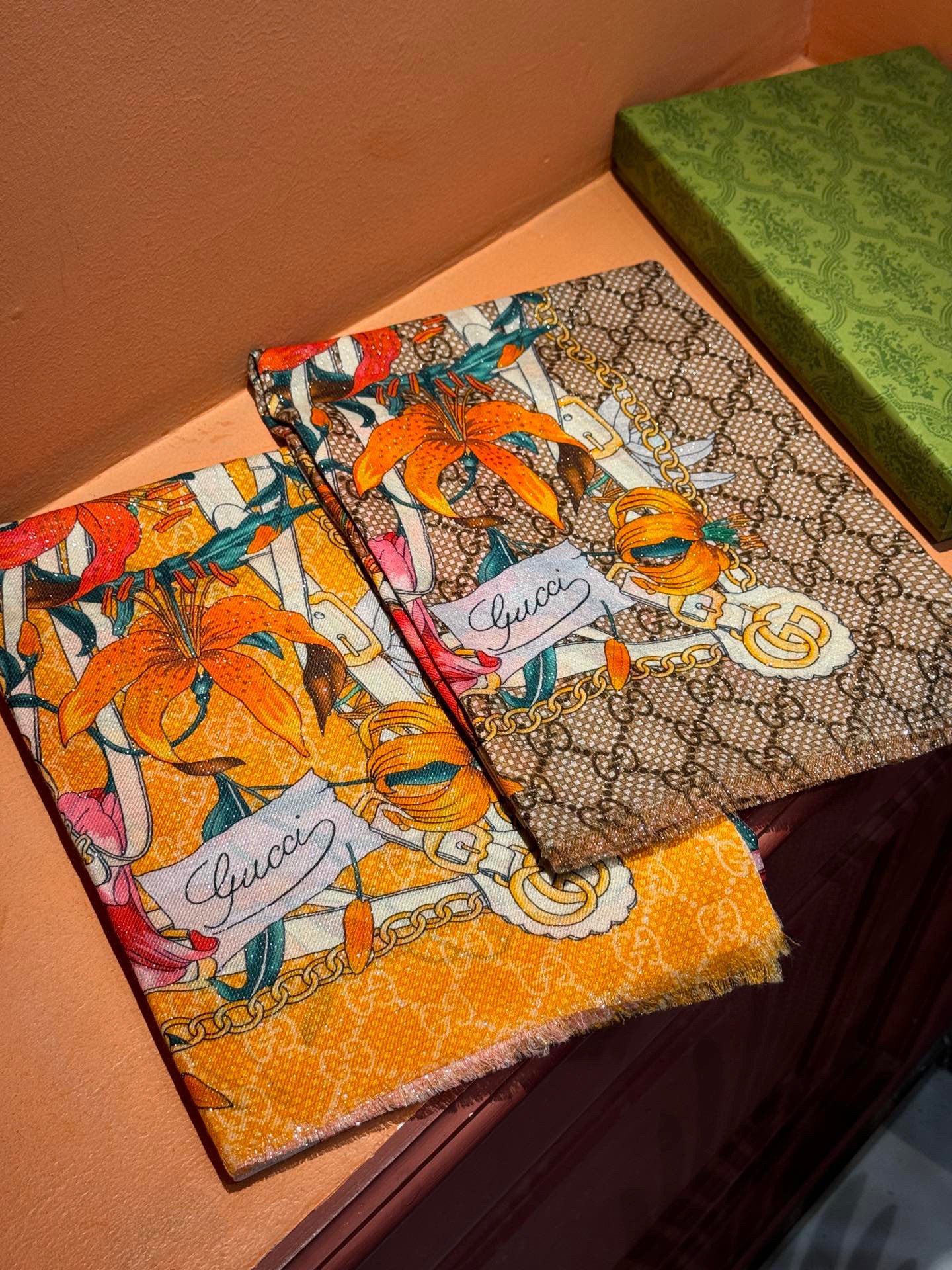 TOP GUCCI Flowers Scarf 110×200 cm - 2 Color