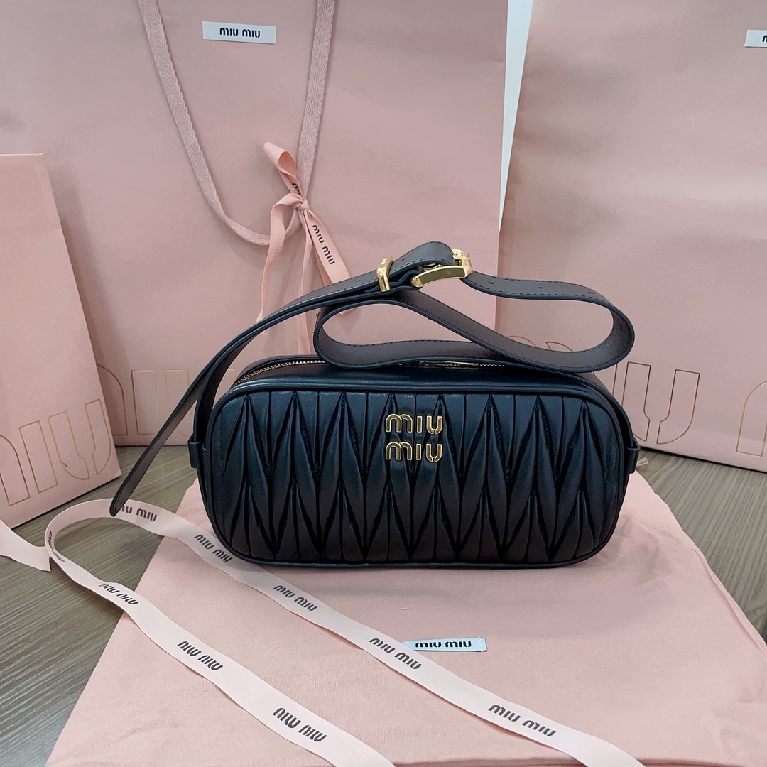 TOP Miu Miu Classic Matelasse Lambskin Bag 24 x 11.5 x 7 cm - 2 Color