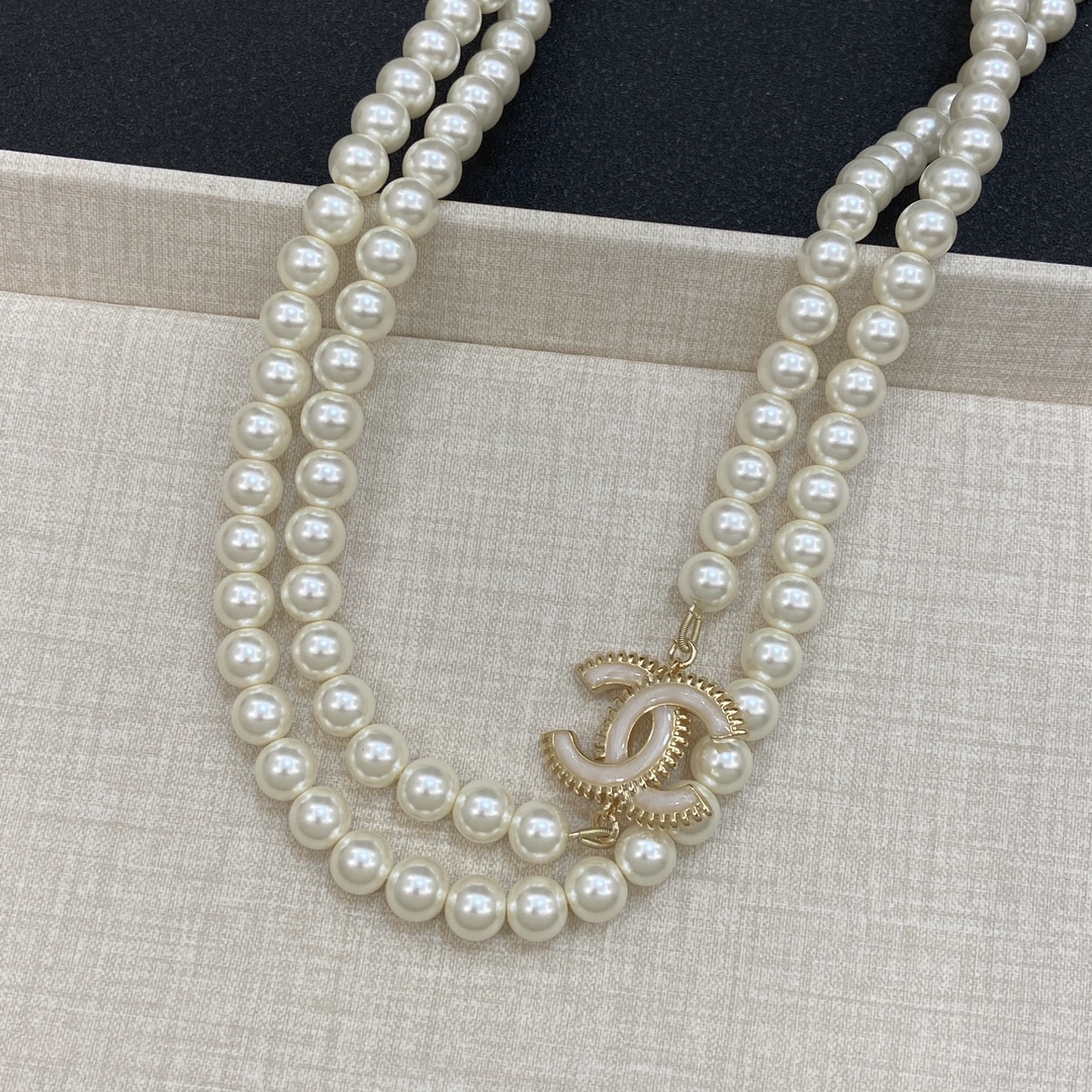 TOP CHANEL Pearl Necklace - Gold