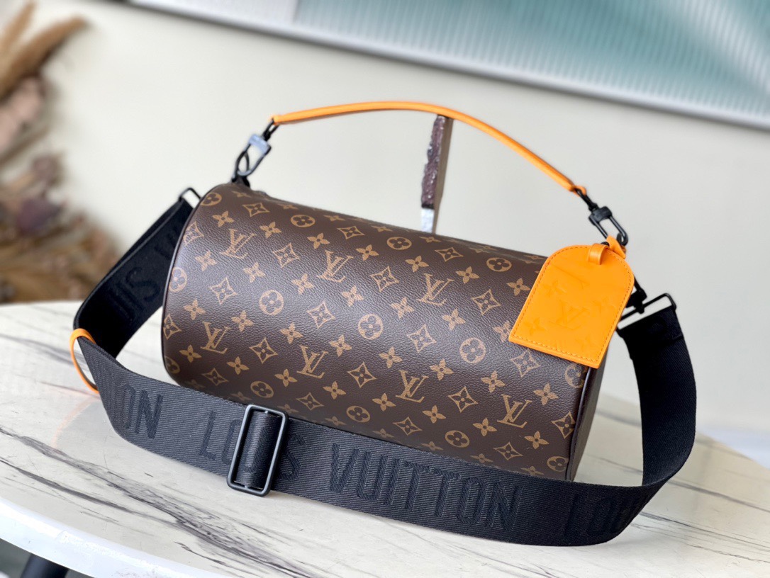 TOP Louis Vuitton LV Men's Soft Polochon Bag 33 x 17 x 17cm - Black