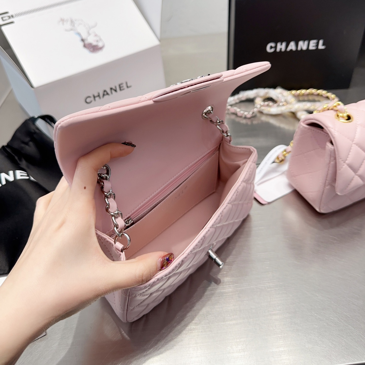 Chanel Classic Pink Flag Bag Small 20cm-   (Replica)
