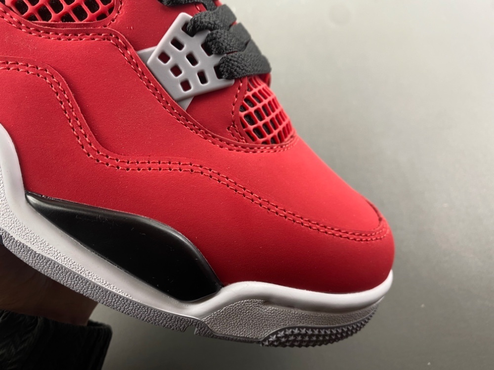 Air Jordan 4“Toro Bravo”