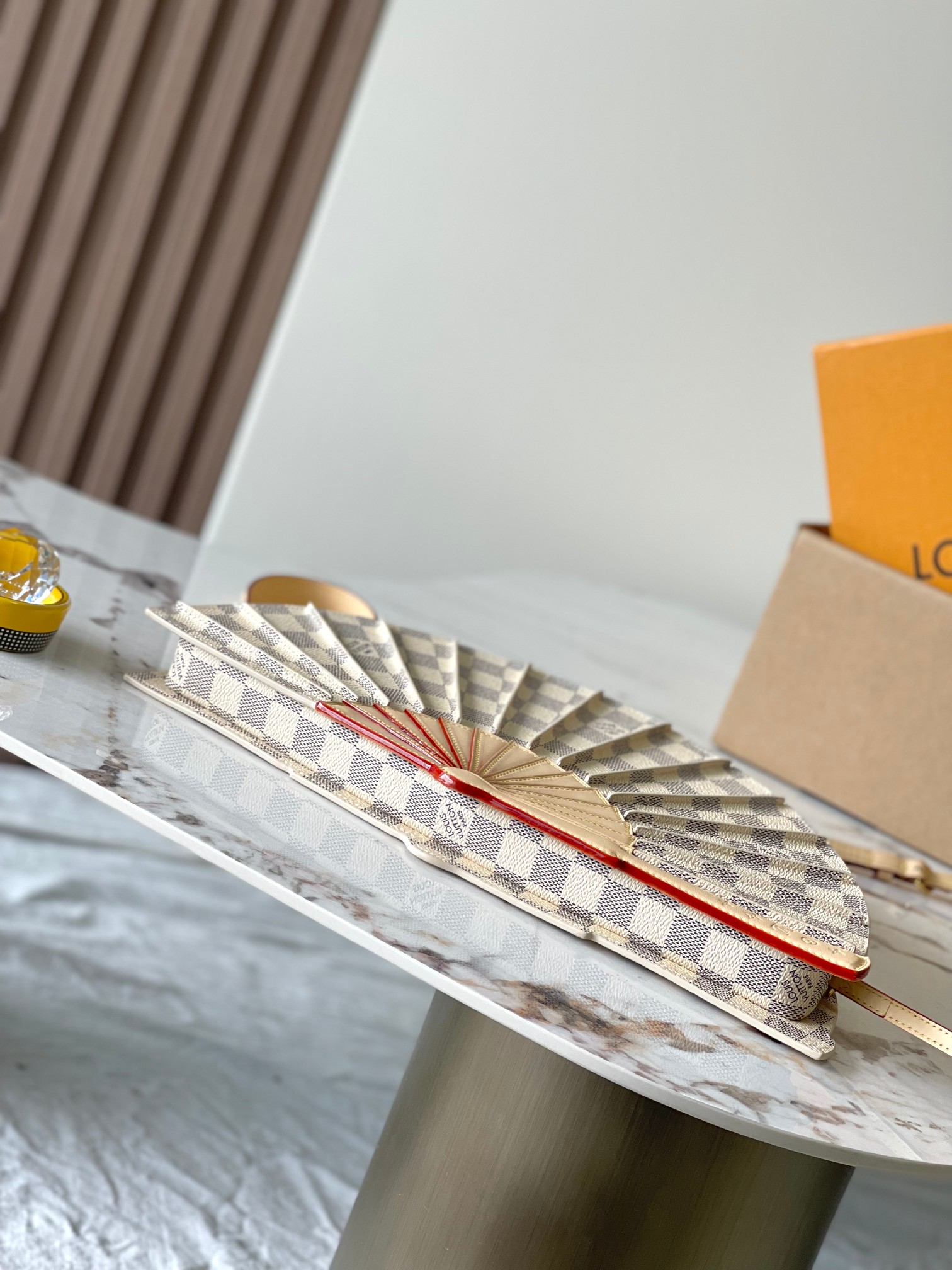 TOP Louis Vuitton LV Monogram Fan Handbag 19*6*37cm - White