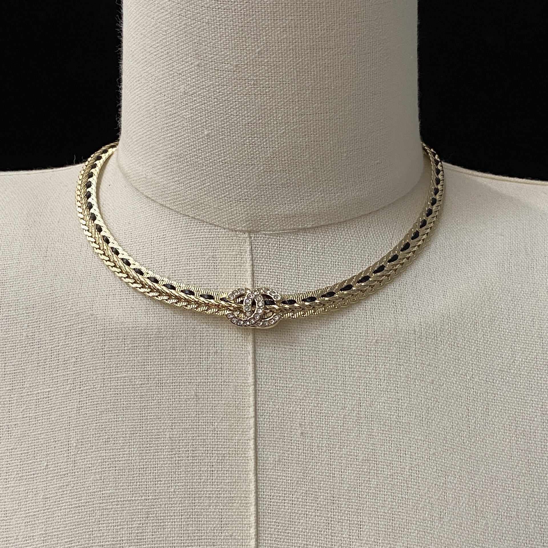 TOP CHANEL CC Necklace - Gold