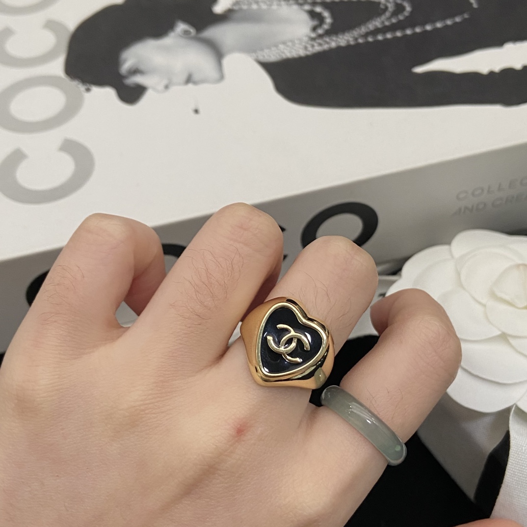TOP CHANEL Ring - Gold and Black