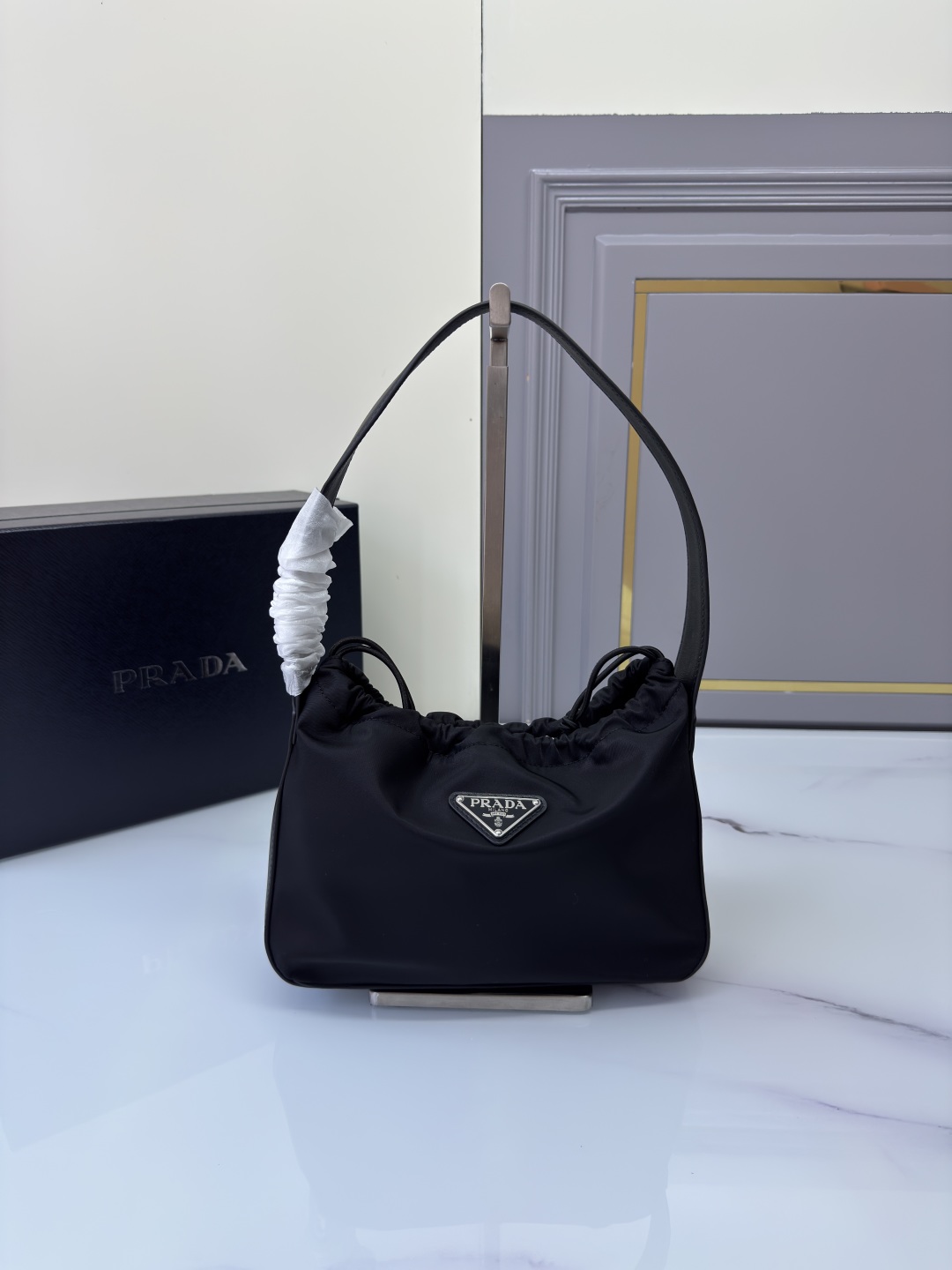 TOP PRADA Drawstring Underarm Bag 23x18x8cm - Black
