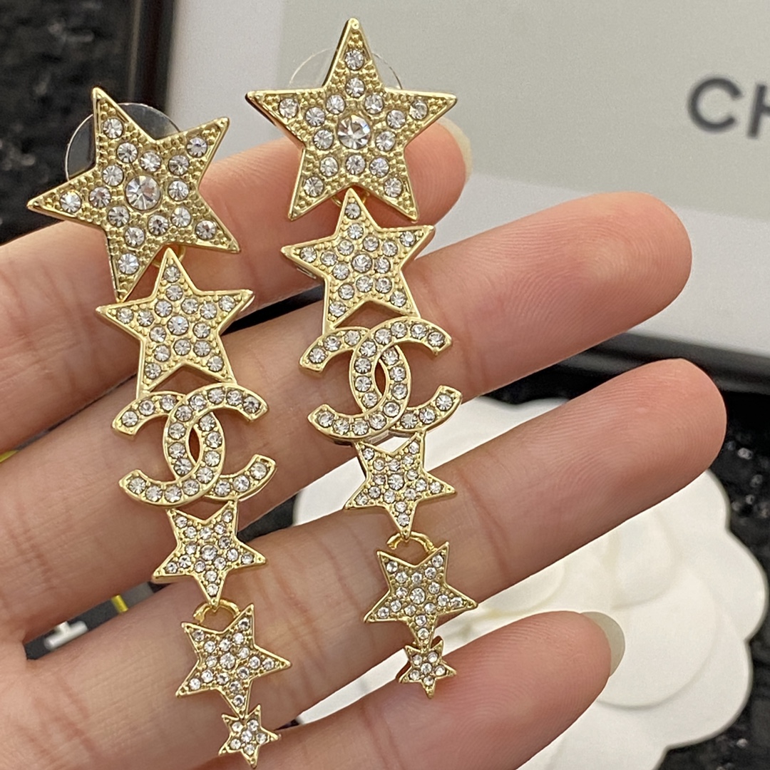 TOP CHANEL Star Tassel Earrings - Gold