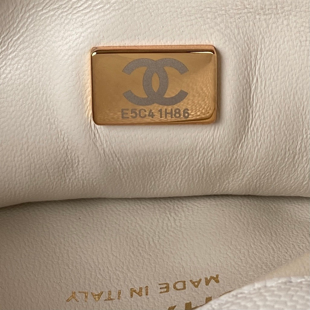 TOP CHANEL Pick Me Up Waits Bag - White & GHW