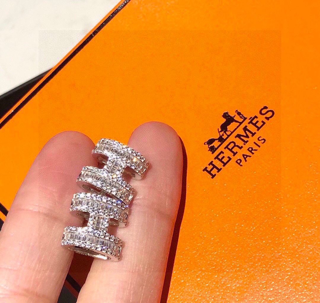 TOP HERMES Diamond H Earring