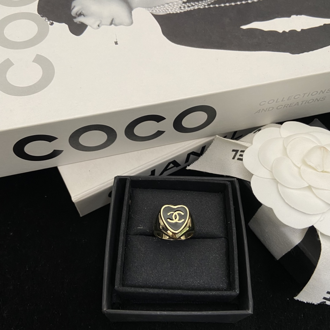 TOP CHANEL Ring - Gold and Black