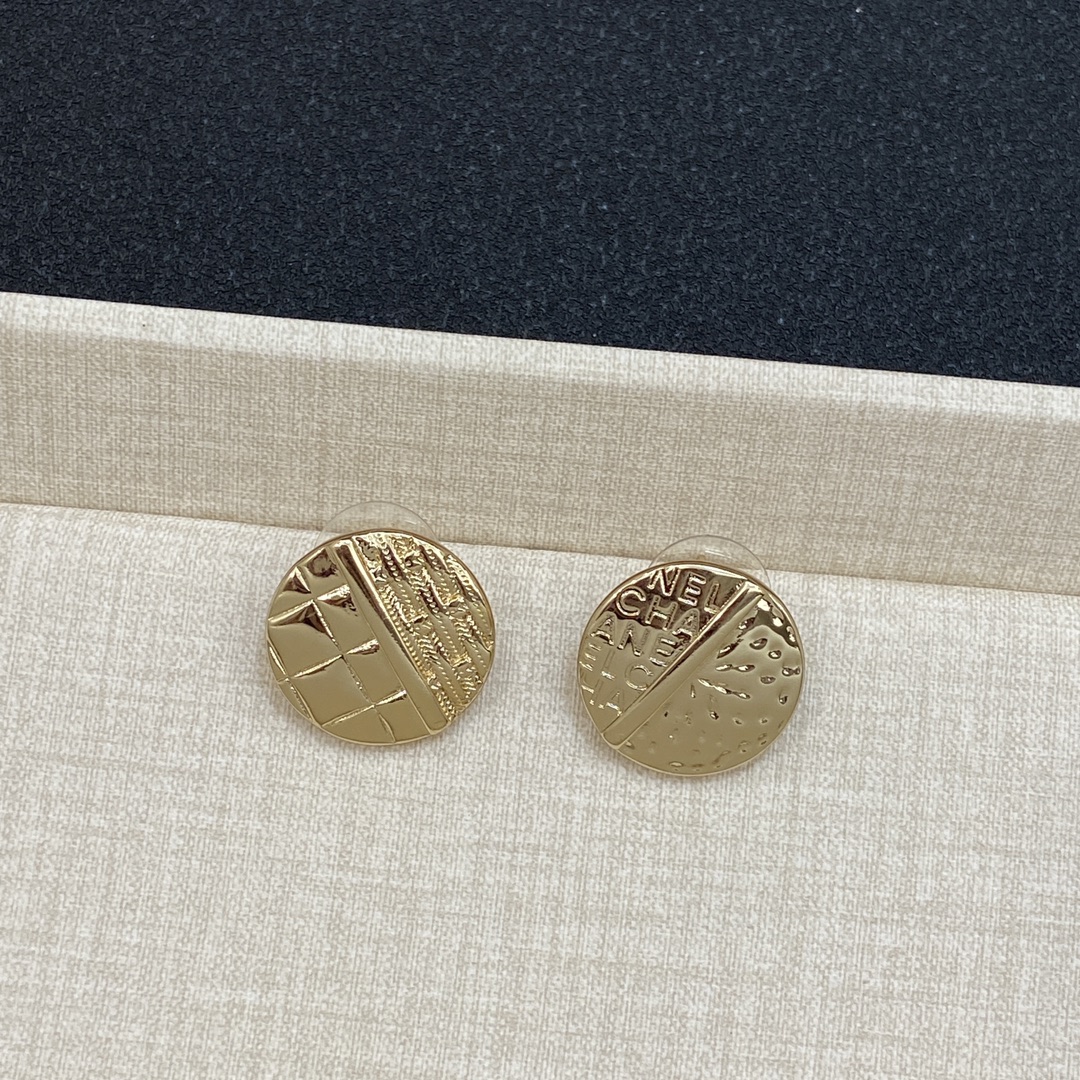 TOP CHANEL Circle Earrings - Gold