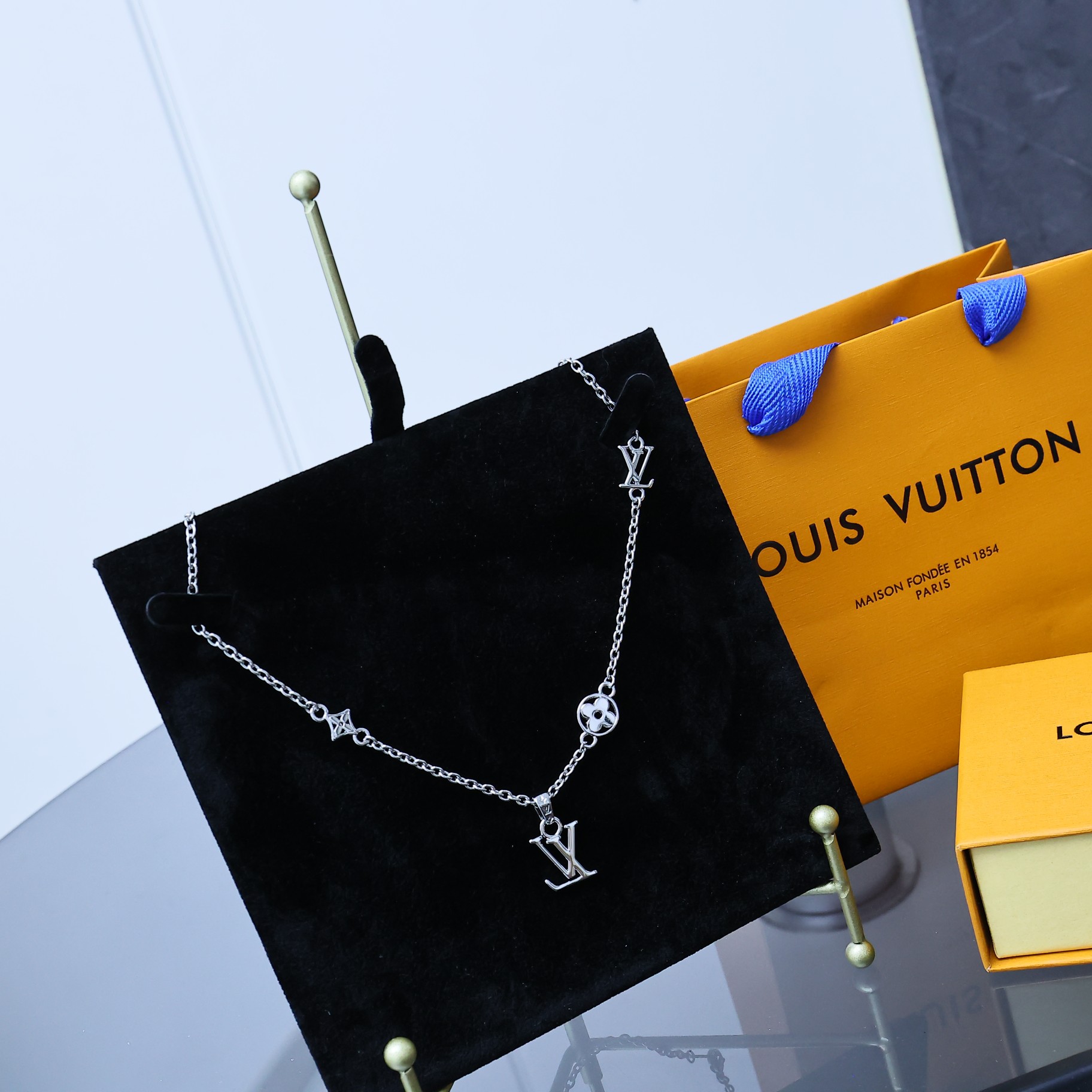 TOP Louis Vuitton LV Dimension Necklace