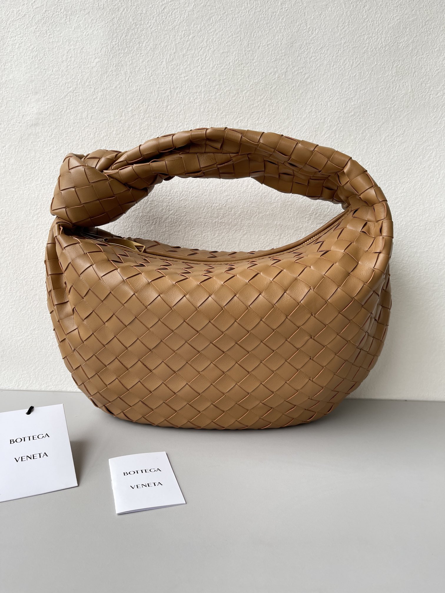 TOP Bottega Veneta BV Jodie Bag Teen - Brown