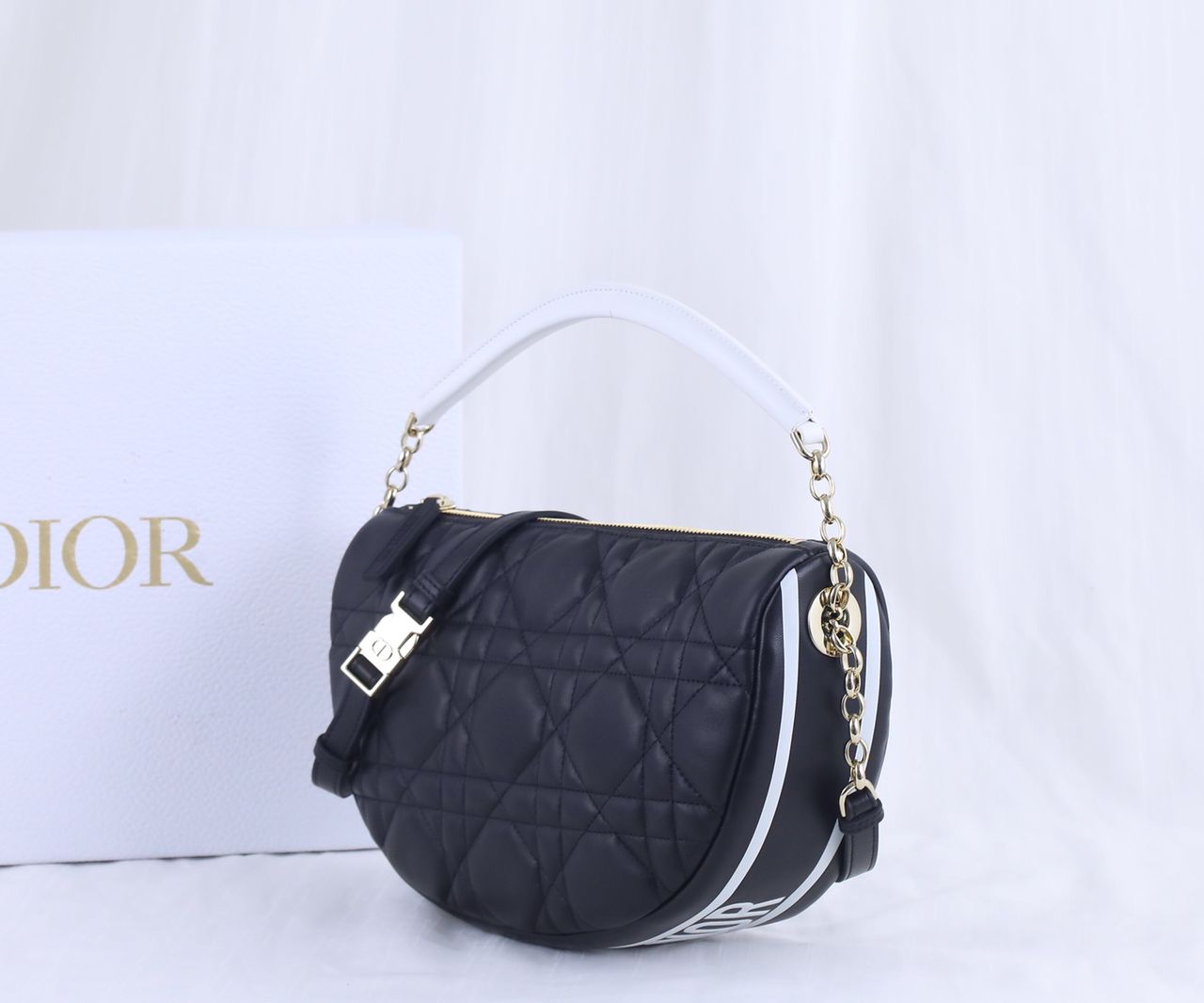 TOP Christian Dior Vibe Hobo Bag Medium - Black