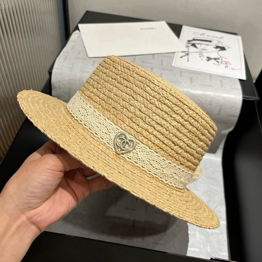 TOP CHANEL Flat Hat - Beige
