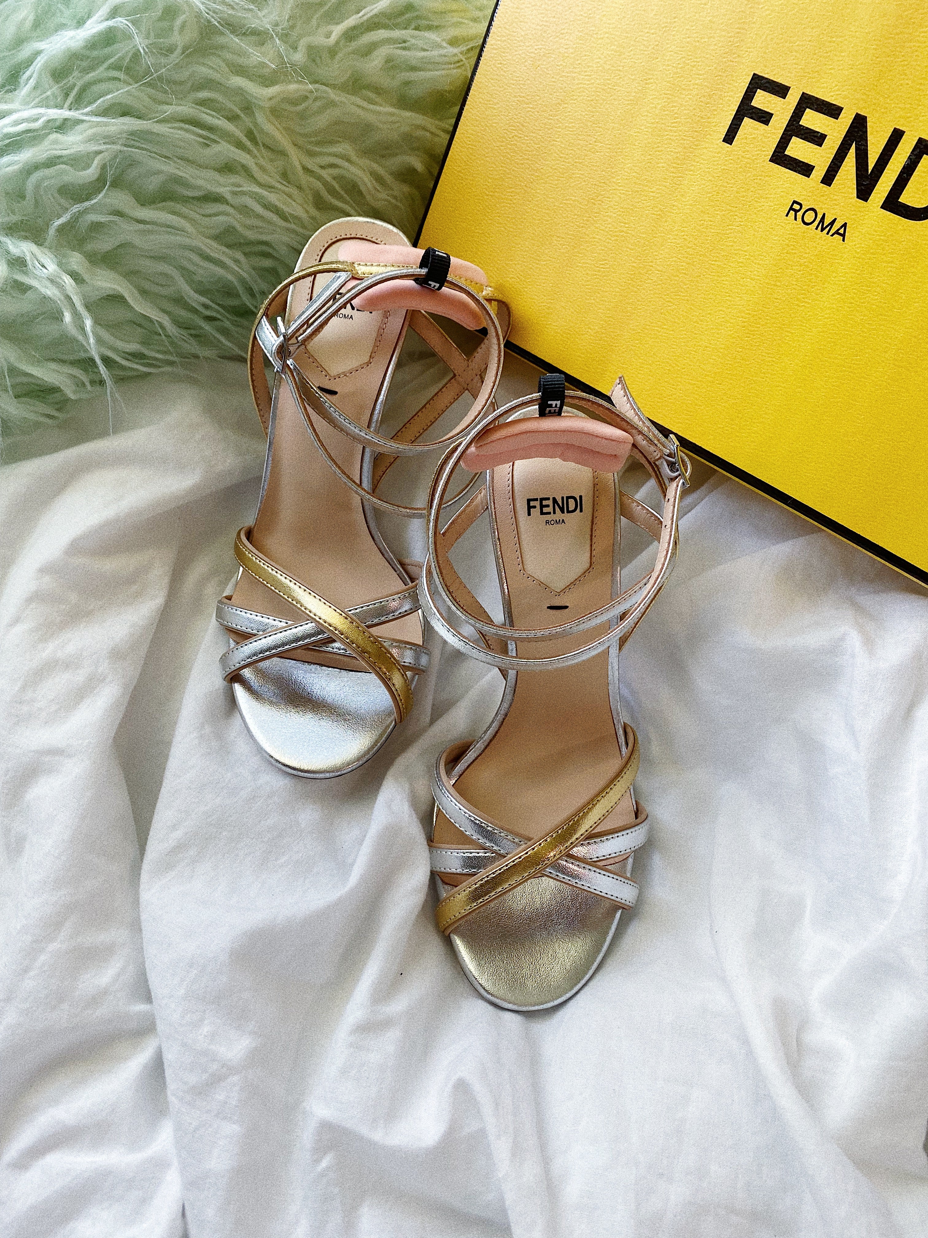 TOP FENDI FENDI Colibri Strappy Metalic High Heels - Gold