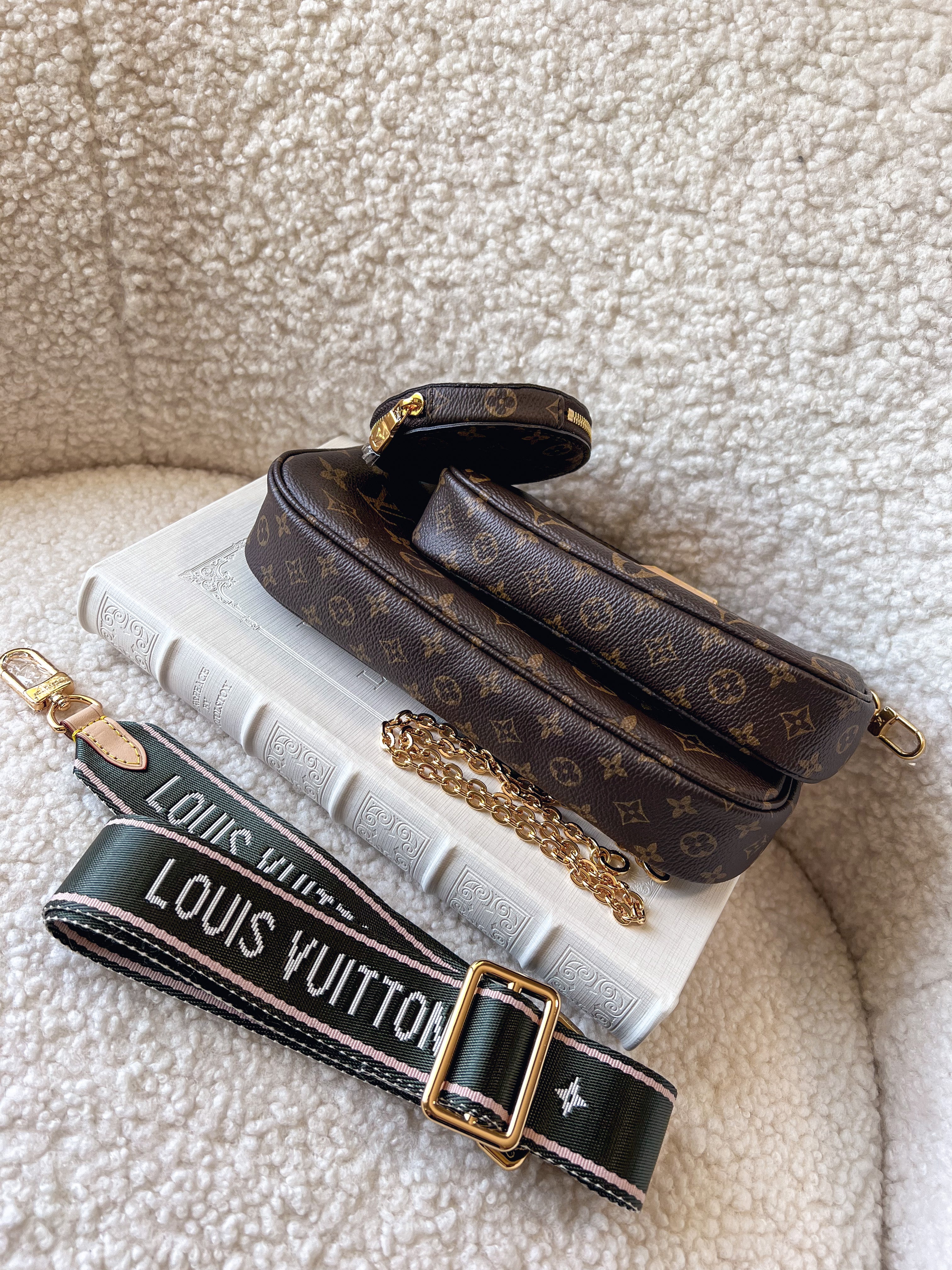 TOP Louis Vuitton LV L*V Multi Pochette Accessories Monogram Bag 21X12X3cm- Green/Pink Strap