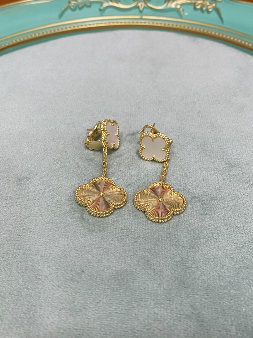 TOP Van Cleef & Arpels Earrings - Gold and White