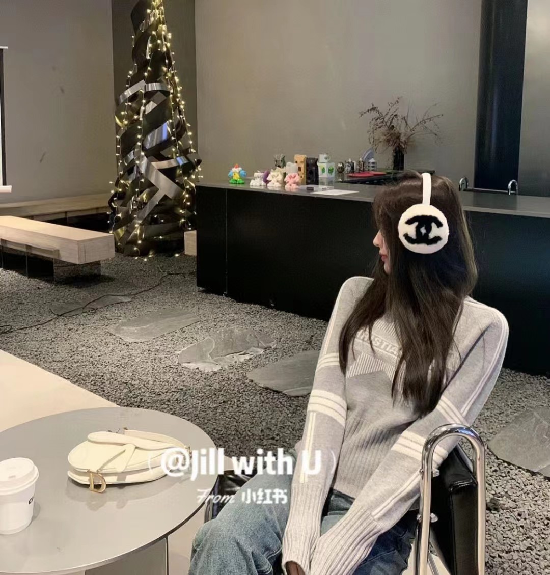 TOP CHANEL The Latest Ear Muffs - Black&White