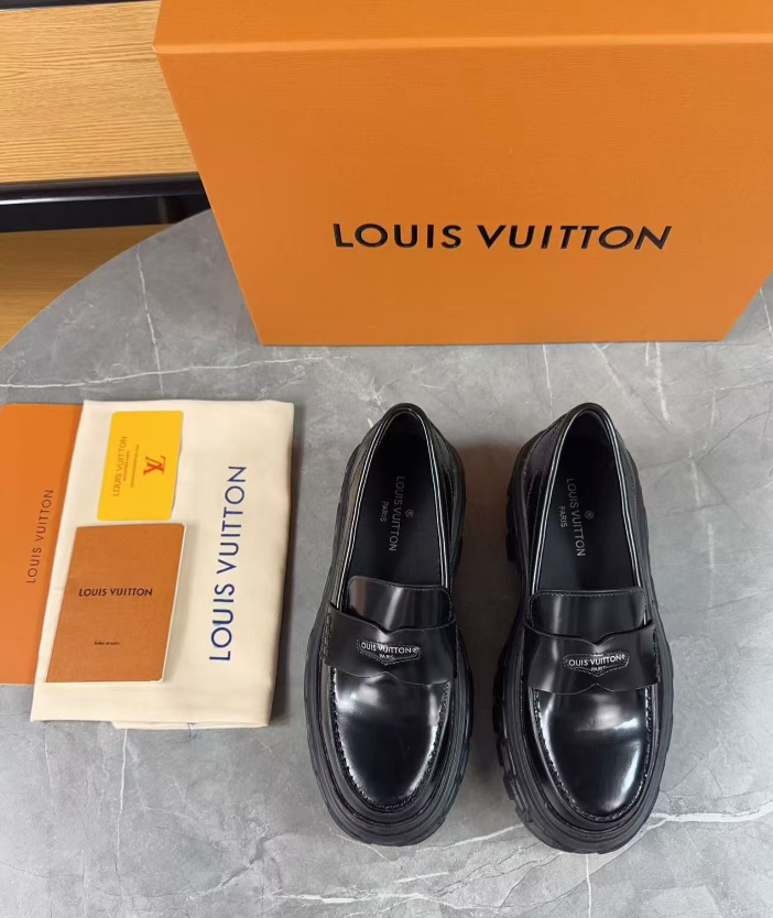 TOP Louis Vuitton LV  Loafers - Black