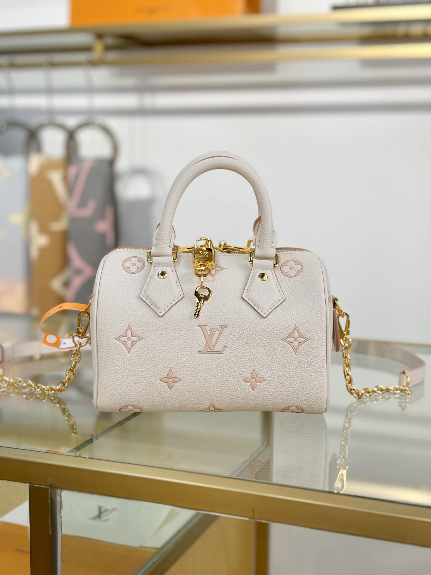 TOP Louis Vuitton LV SPEEDY BANDOULIÈRE 20 Bag  20.5x13.5x12 cm - Beige
