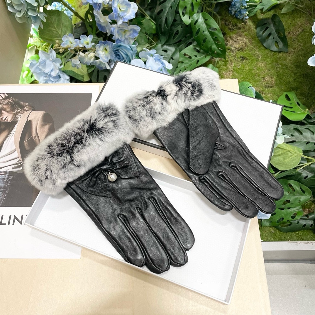 TOP CHANEL Gloves with Fur - Black