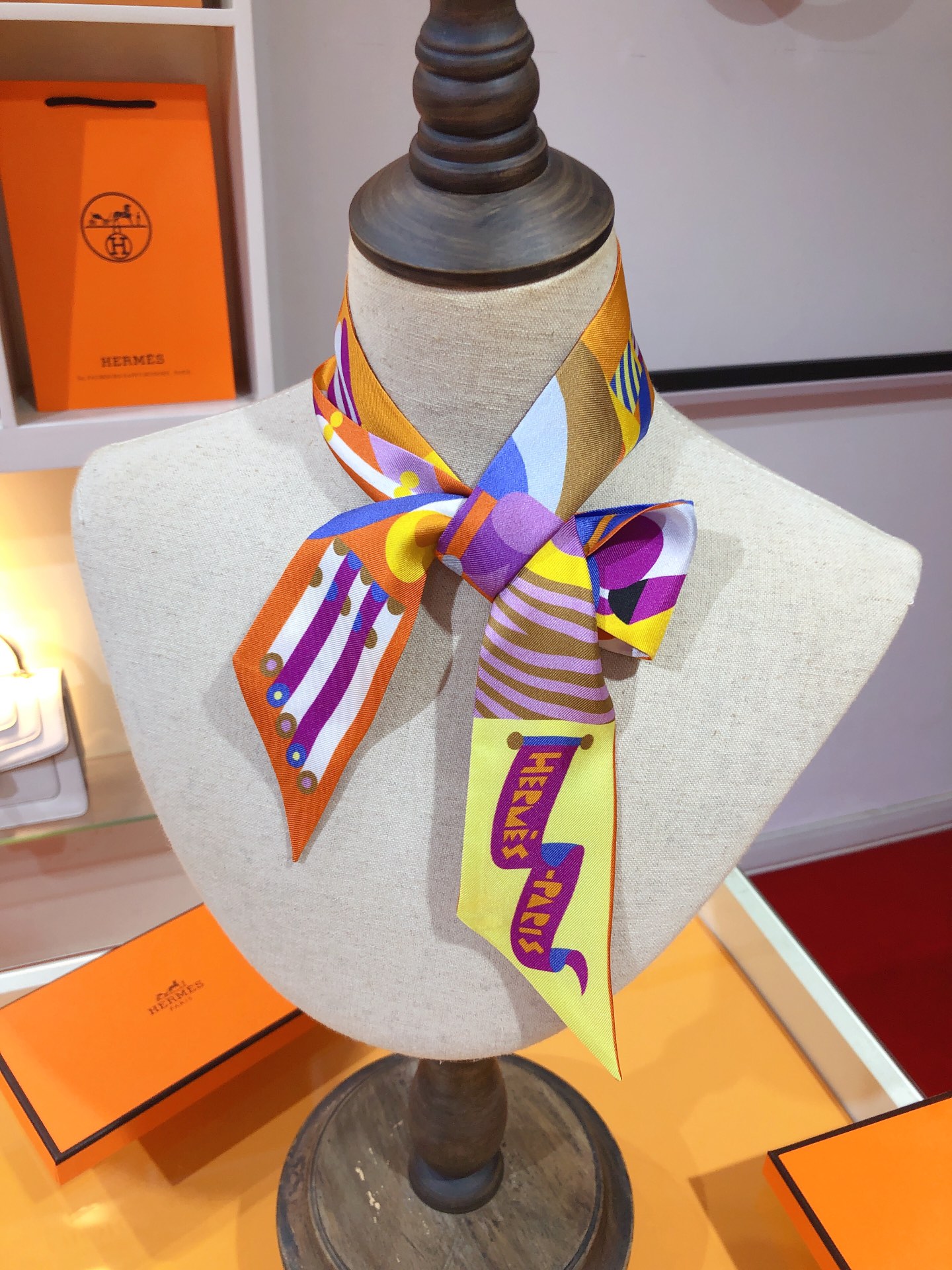 TOP HERMES Grand Parade Twilly Scarf 86 x 5 cm - 4 Colours