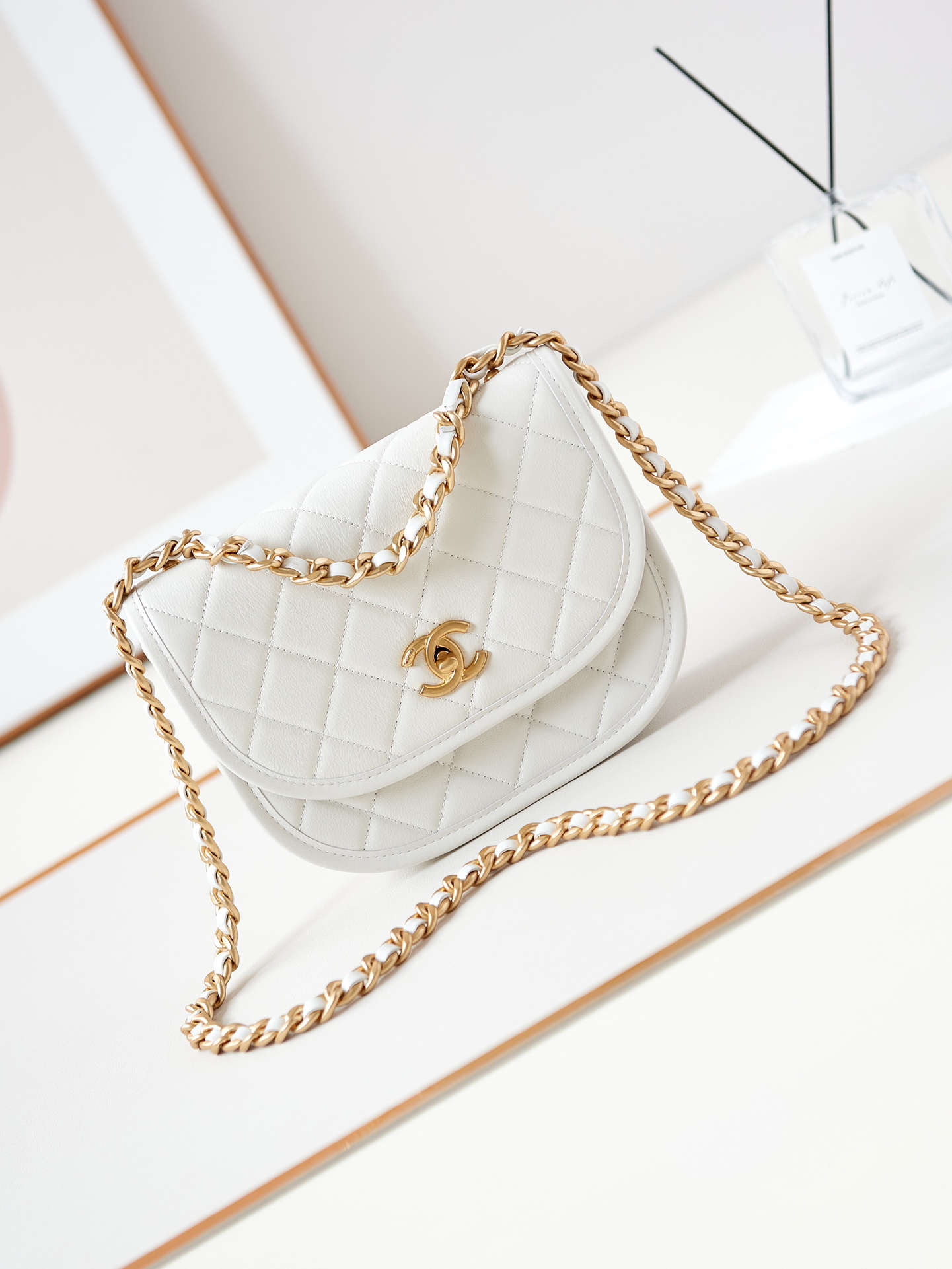 TOP CHANEL Saddle Bag Cowhide 15.5x21x6.5cm/16.5x23.5x5.5cm - 2 Color