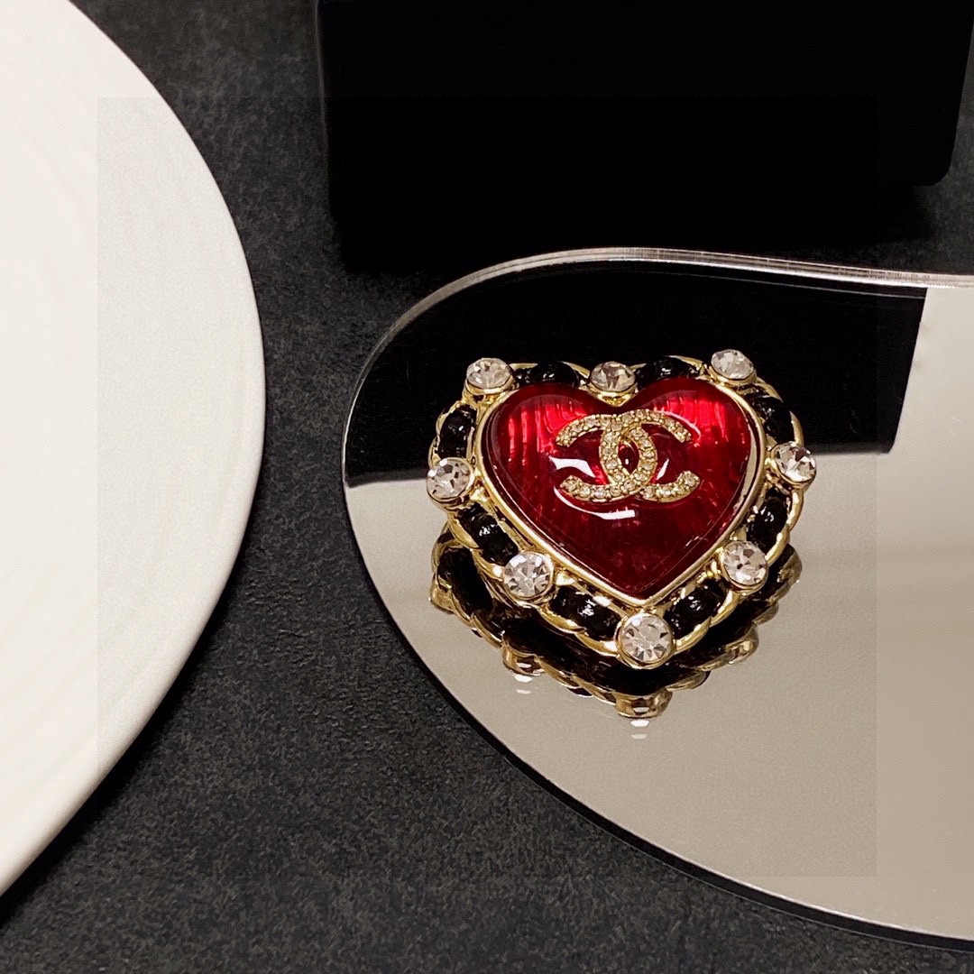 TOP CHANEL Heart Brooch-Red