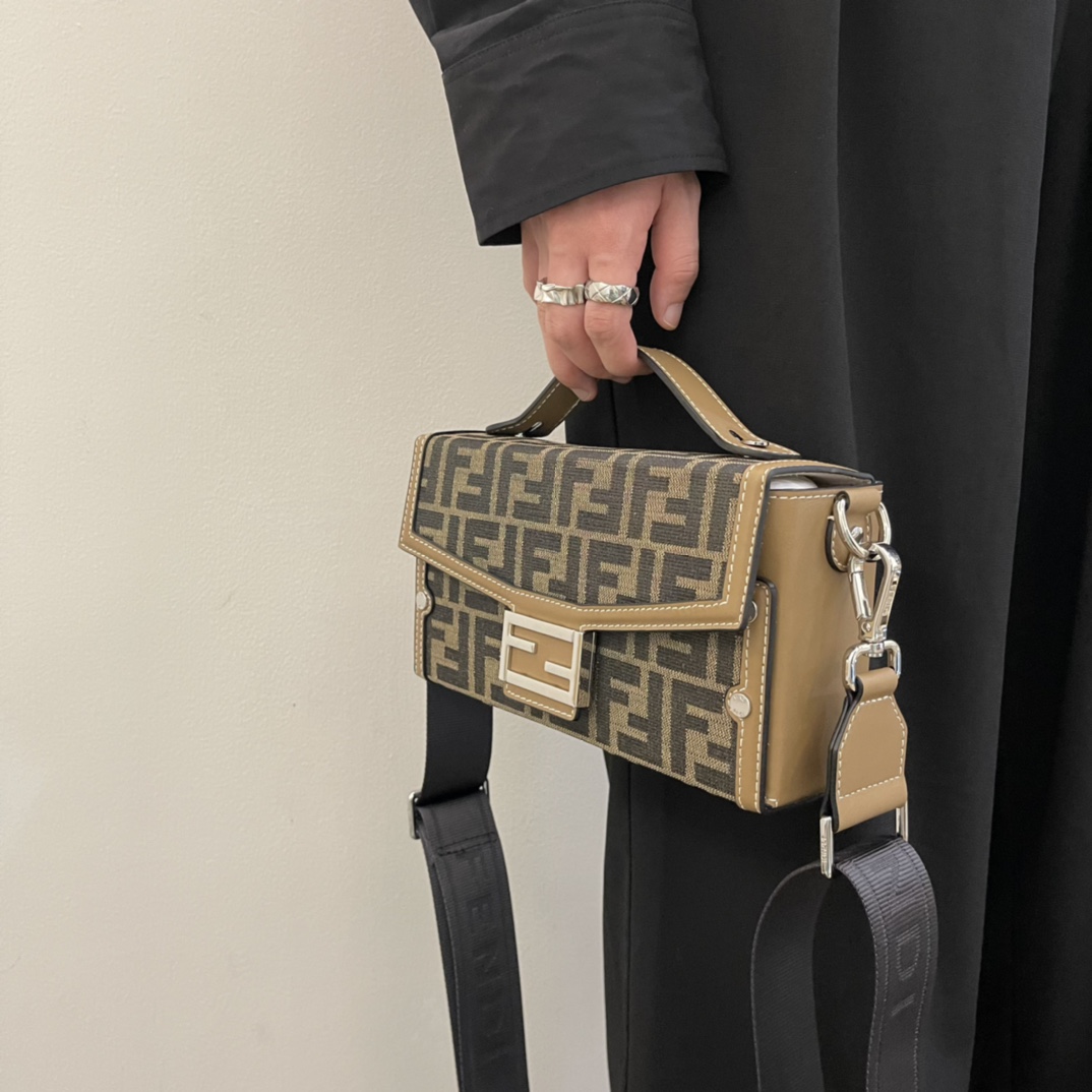 TOP FENDI Classic Khaki Vintage Box Bag - 23x6.5x13cm