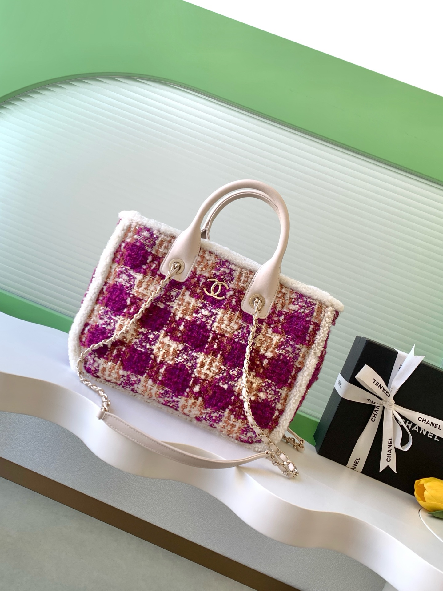 TOP CHANEL Coco Neige Tweed Handbag 27.5-39.5-16 cm / 24-33.5-11 cm- 3 Colors