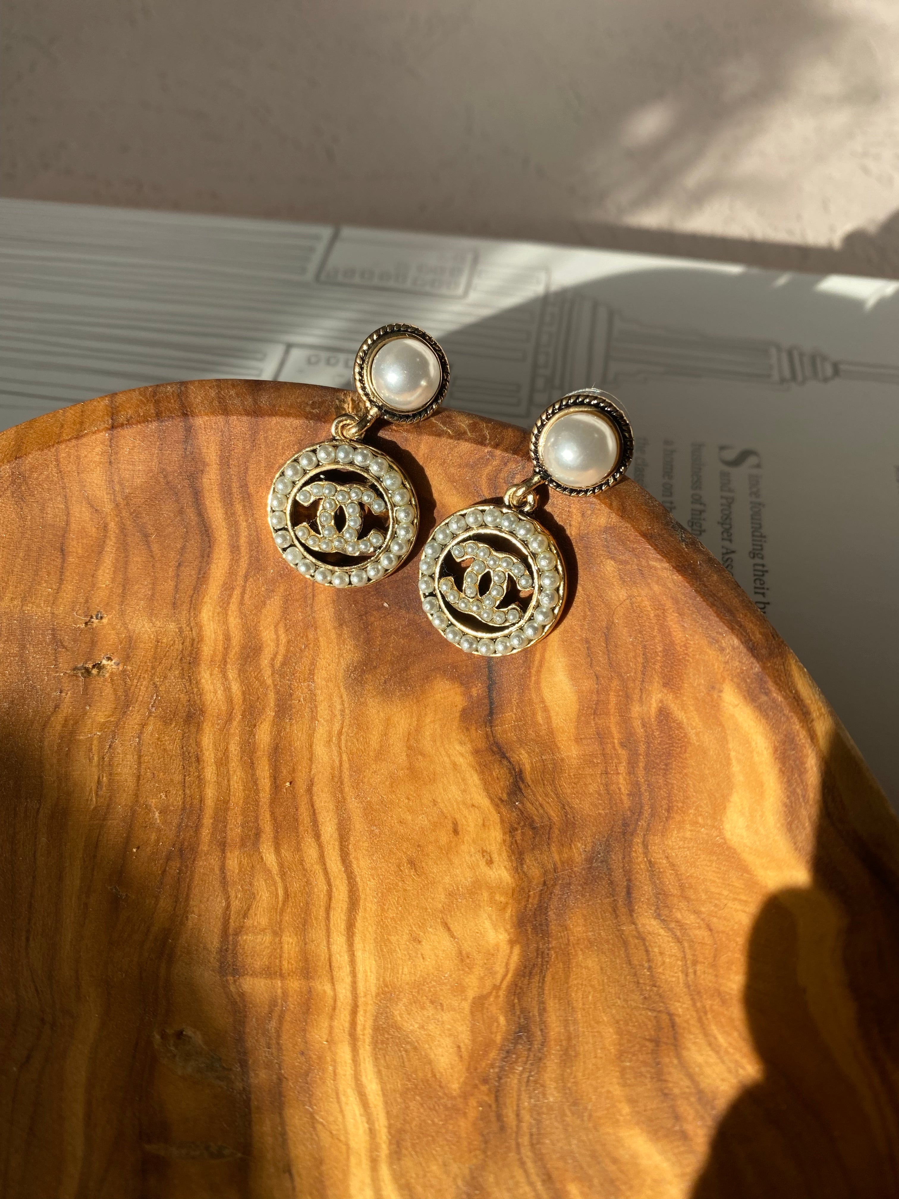 TOP CHANEL Dangle Earrings