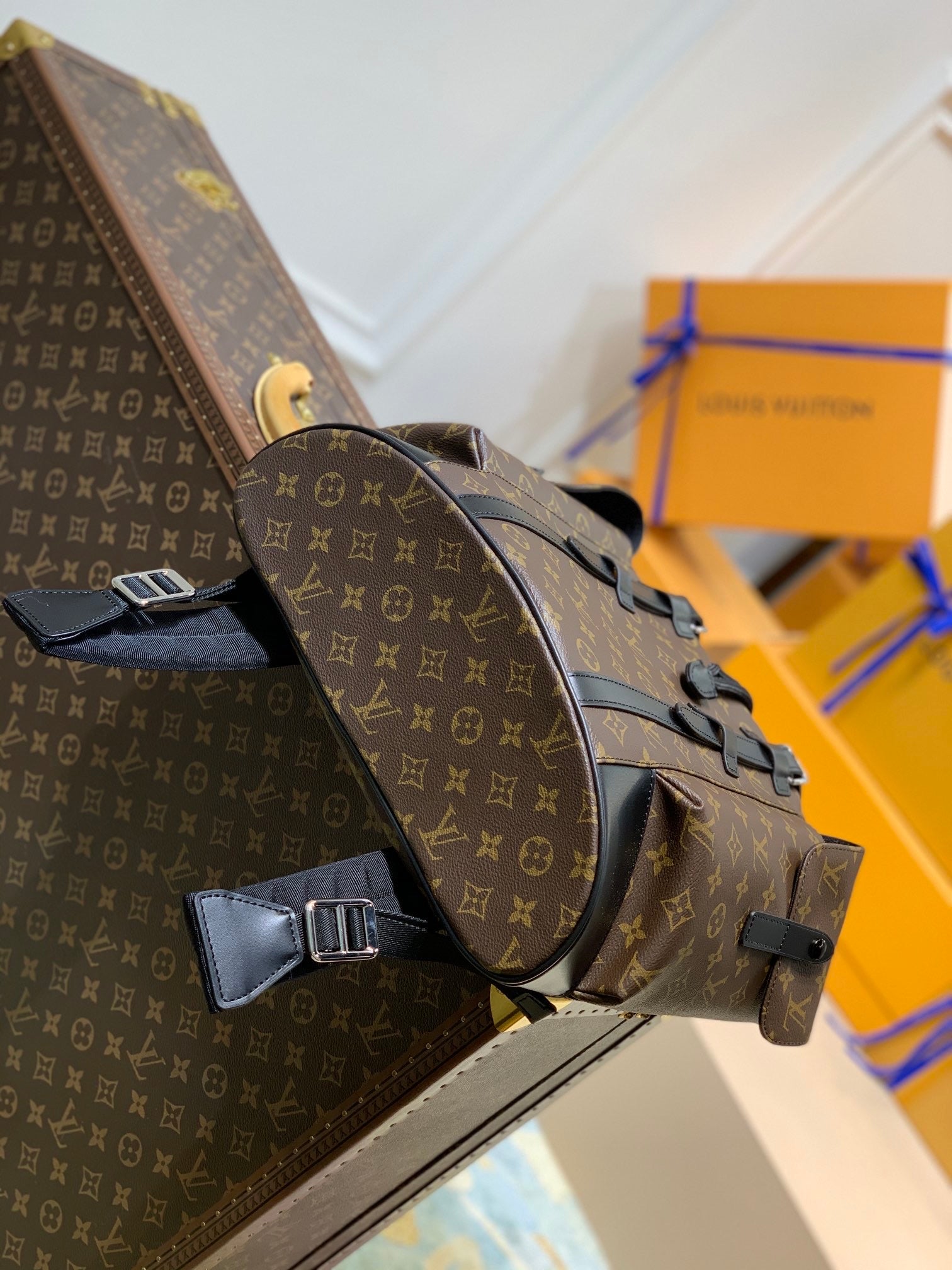 TOP Louis Vuitton LV L*V Christopher Monogram Backpack PM 41.0x48.0x13.0cm - Black