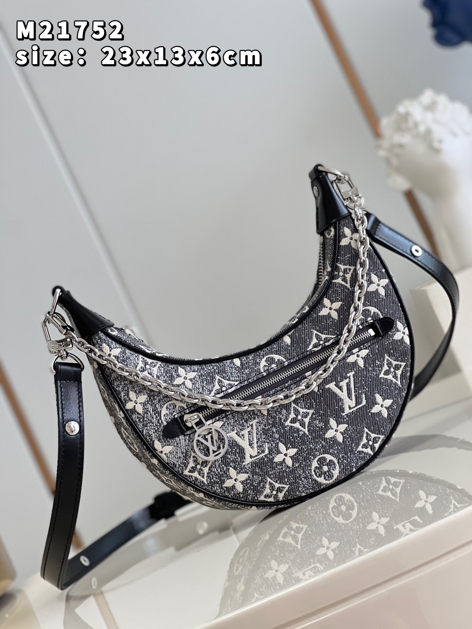 TOP Louis Vuitton LV  Loop Monogram Bag 23 x 13 x 6cm- Black