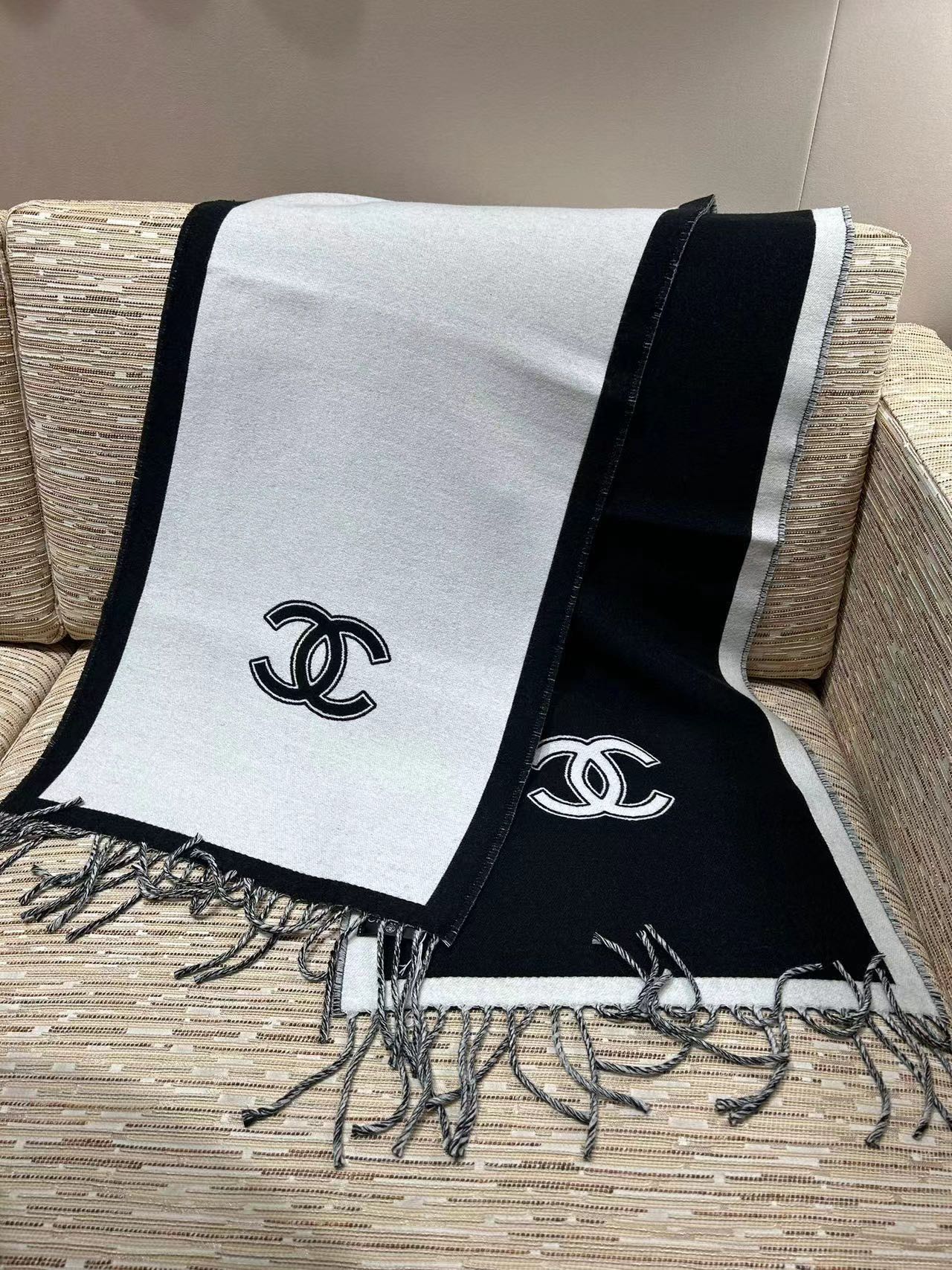 TOP CHANEL CC Wool Scarf 34X184 cm - 2 Color