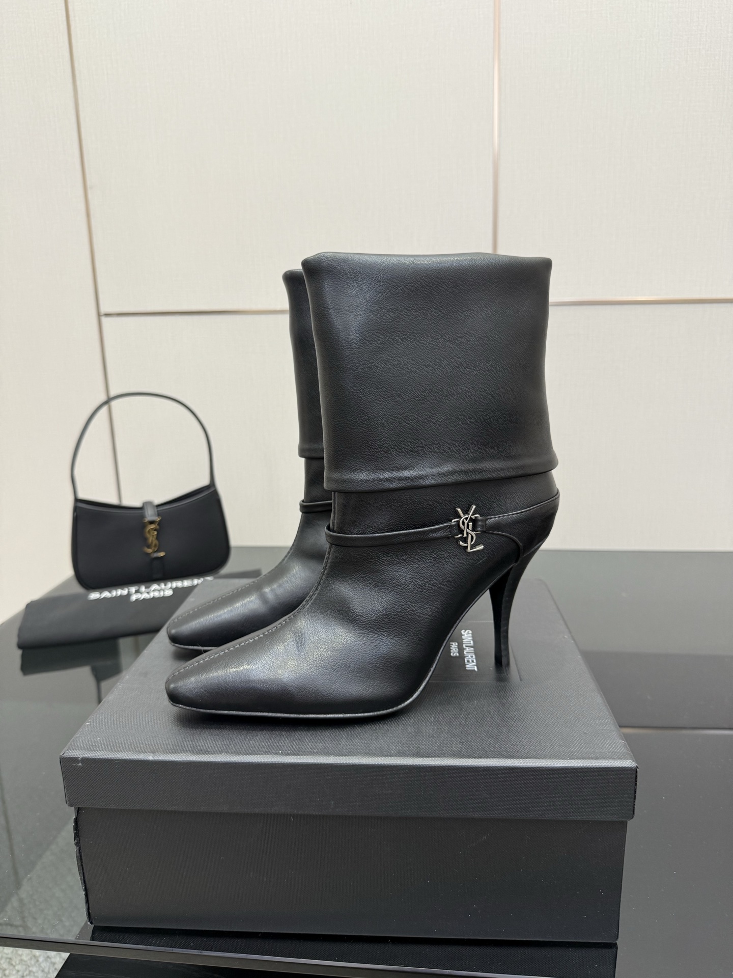 TOP Yves Saint Laurent YSL Ankle Boots Calfskin - 2 Colors